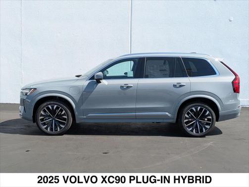 2025 Volvo XC90 Plug-In Hybrid T8 Ultra 7-Seater