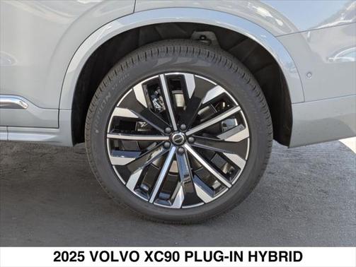 2025 Volvo XC90 Plug-In Hybrid T8 Ultra 7-Seater