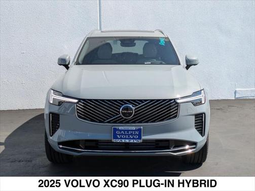 2025 Volvo XC90 Plug-In Hybrid T8 Ultra 7-Seater