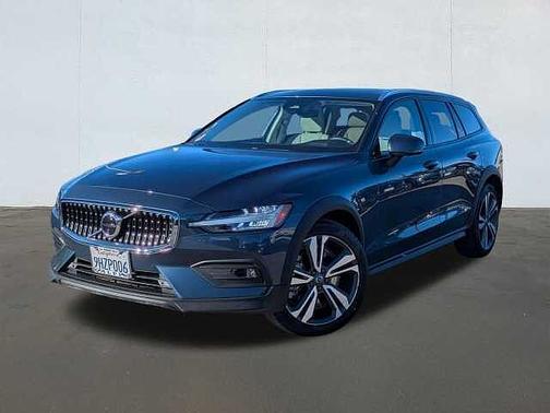 2024 Volvo V60 Cross Country Plus
