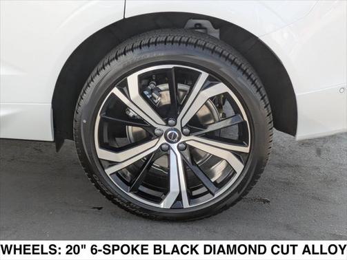 2025 Volvo XC60 Plug-In Hybrid T8 Ultra