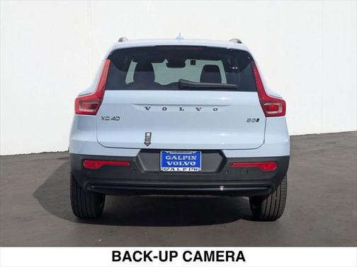 2025 Volvo XC40 B5 Ultra Dark Theme