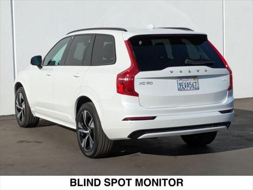 2023 Volvo XC90 Recharge Plug-In Hybrid T8 Plus Dark Theme 7-Seater