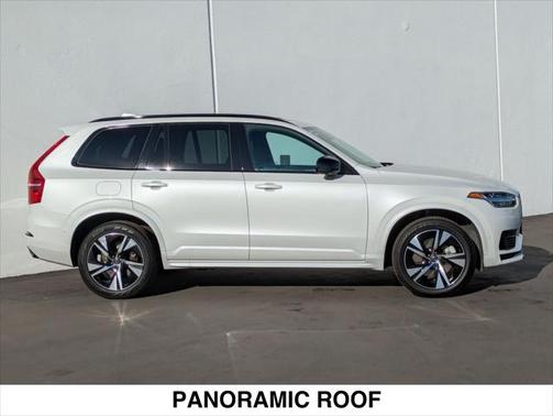 2023 Volvo XC90 Recharge Plug-In Hybrid T8 Plus Dark Theme 7-Seater