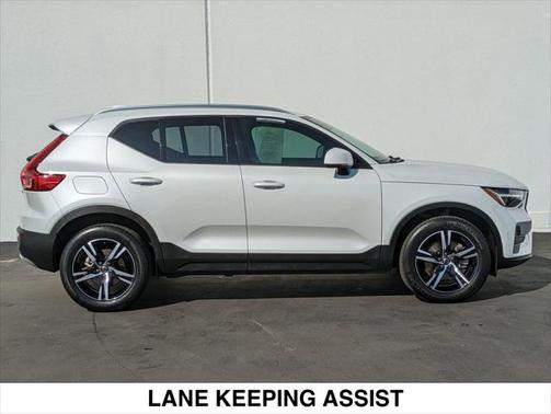 2023 Volvo XC40 B4 Core