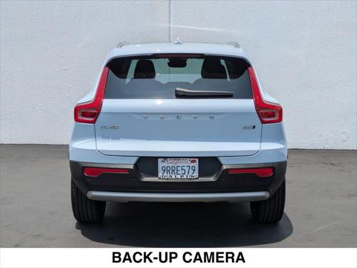 2025 Volvo XC40 B5 Plus Bright Theme