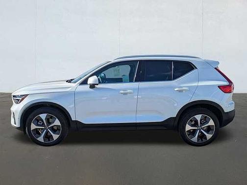 2025 Volvo XC40 Plus