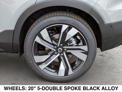2025 Volvo XC40 B5 Ultra Dark Theme
