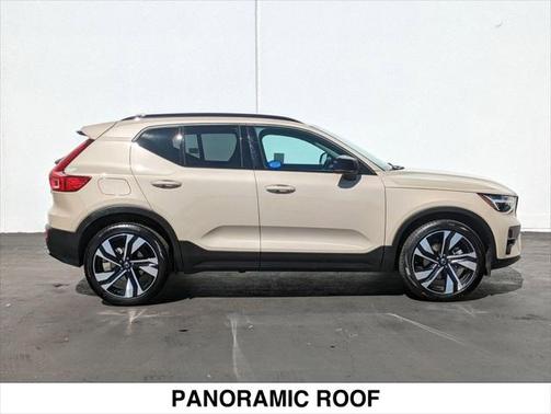 2025 Volvo XC40 B5 Plus Dark Theme