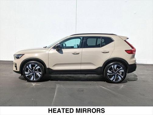 2025 Volvo XC40 B5 Plus Dark Theme