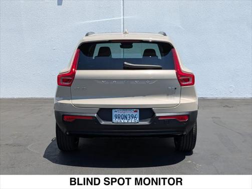 2025 Volvo XC40 B5 Plus Dark Theme