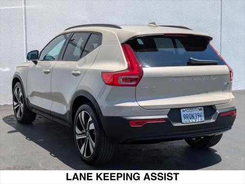 2025 Volvo XC40 B5 Plus Dark Theme