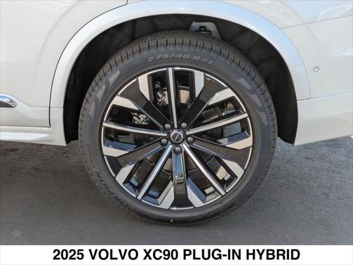2025 Volvo XC90 Plug-In Hybrid T8 Plus 7-Seater