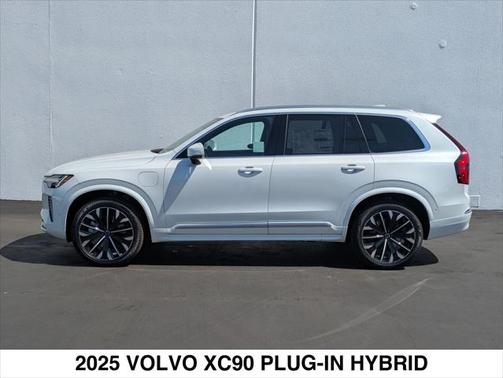 2025 Volvo XC90 Plug-In Hybrid T8 Plus 7-Seater