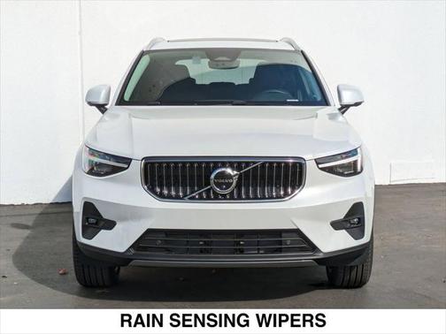 2025 Volvo XC40 B5 Plus Bright Theme