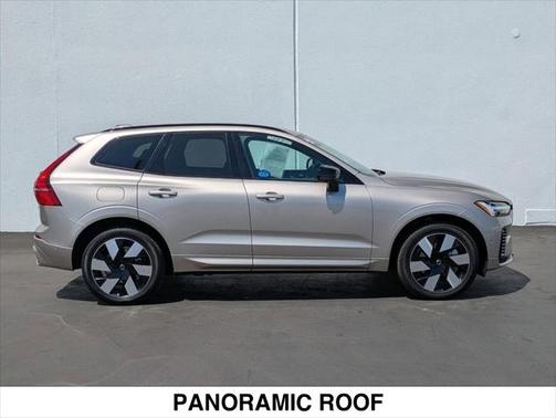 2025 Volvo XC60 Plug-In Hybrid T8 Plus