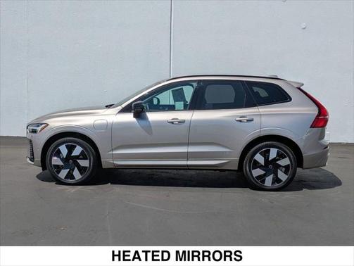 2025 Volvo XC60 Plug-In Hybrid T8 Plus