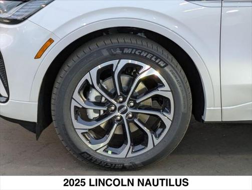 2025 Lincoln Nautilus Reserve