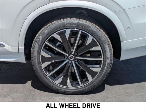 2025 Volvo XC90 B6 Plus 7-Seater