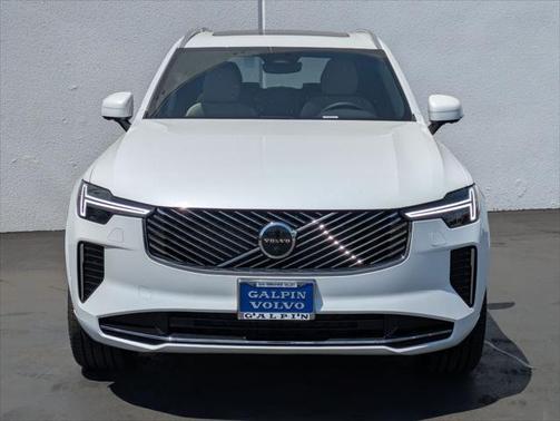 2025 Volvo XC90 B6 Plus 7-Seater