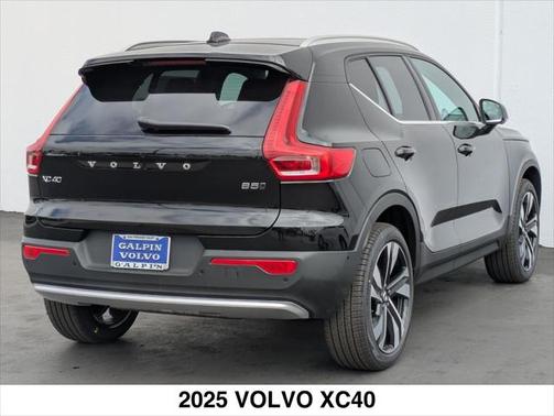 2025 Volvo XC40 B5 Ultra Bright Theme