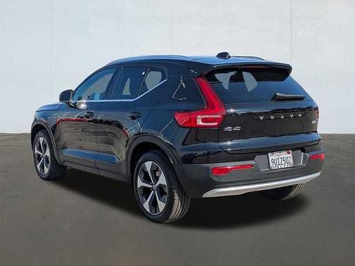 2025 Volvo XC40 Core