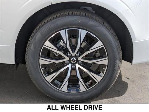 2025 Volvo XC60 B5 Core