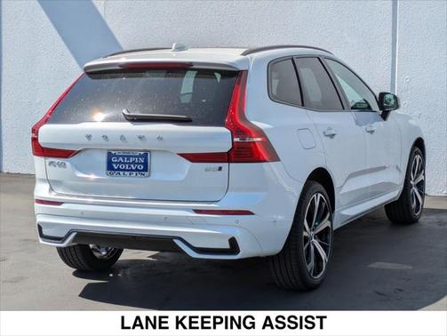 2025 Volvo XC60 B5 Ultra