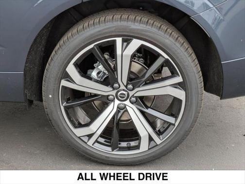 2025 Volvo XC60 B5 Ultra