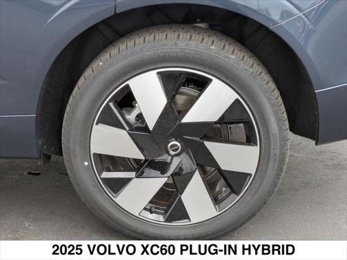 2025 Volvo XC60 Plug-In Hybrid T8 Plus