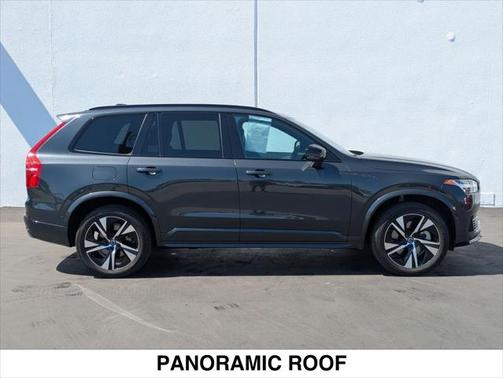 2022 Volvo XC90 Recharge Plug-In Hybrid T8 R-Design 7 Passenger