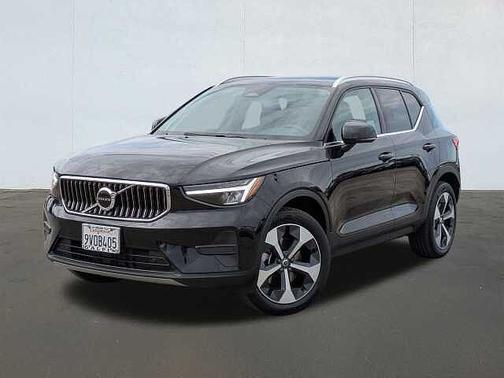 2025 Volvo XC40 Core