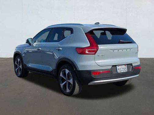 2025 Volvo XC40 Core