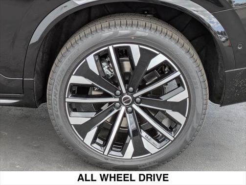 2025 Volvo XC90 B6 Plus 7-Seater