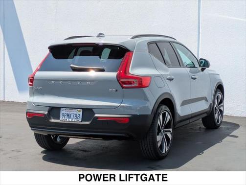 2025 Volvo XC40 B5 Plus Dark Theme