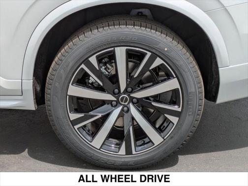 2025 Volvo XC60 Plug-In Hybrid T8 Ultra