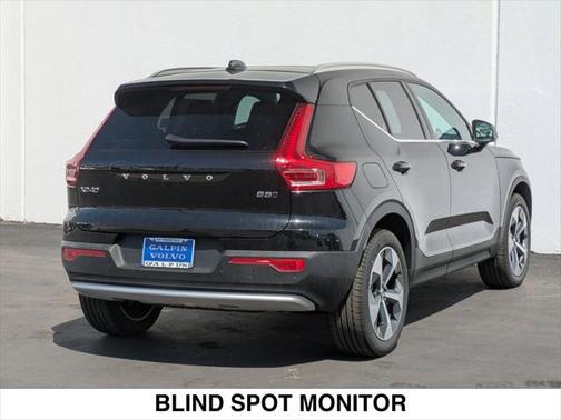 2025 Volvo XC40 B5 Core Bright Theme