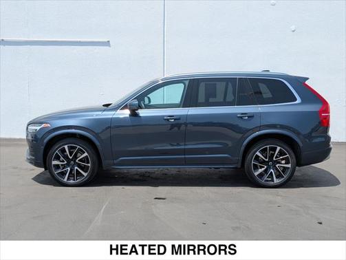 2022 Volvo XC90 T6 Momentum