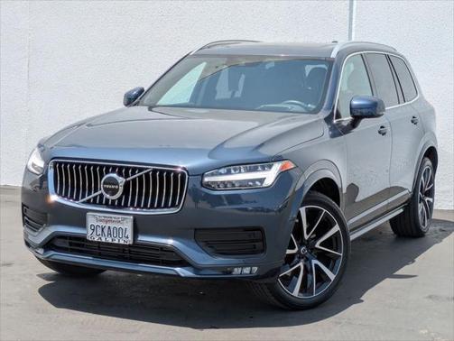 2022 Volvo XC90 T6 Momentum