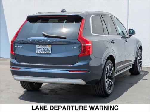 2022 Volvo XC90 T6 Momentum