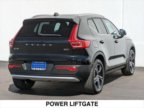 2025 Volvo XC40 B5 Core Bright Theme