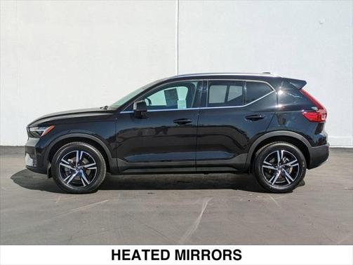 2025 Volvo XC40 B5 Core Bright Theme