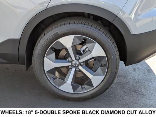 2025 Volvo XC40 B5 Core Bright Theme