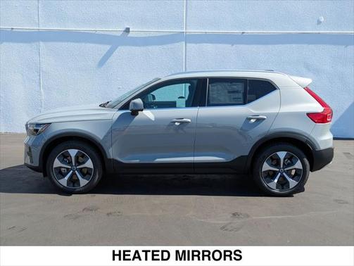 2025 Volvo XC40 B5 Core Bright Theme