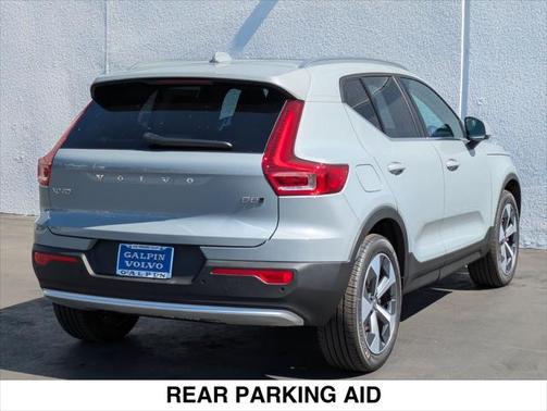 2025 Volvo XC40 B5 Core Bright Theme