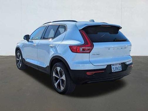 2024 Volvo XC40 Core