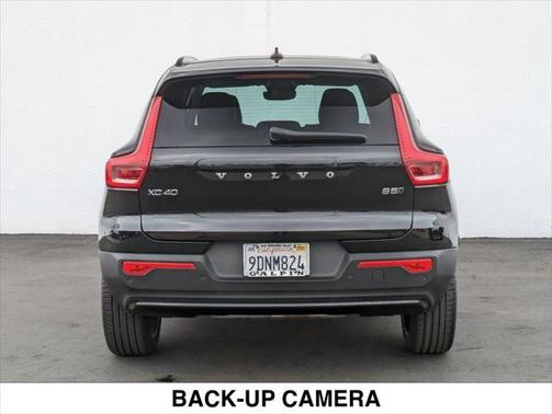 2024 Volvo XC40 B5 Plus Dark Theme