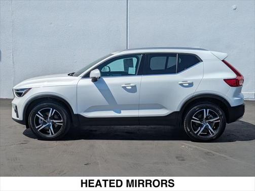 2025 Volvo XC40 B5 Core Bright Theme