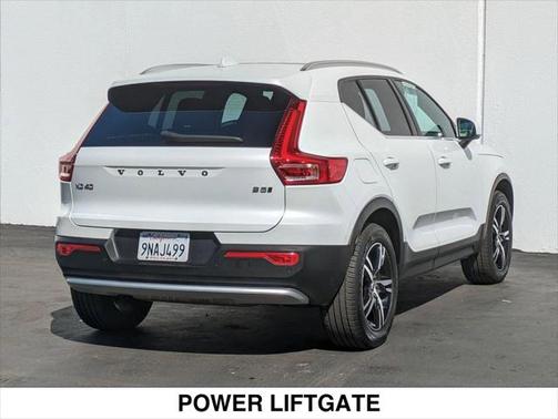 2025 Volvo XC40 B5 Core Bright Theme