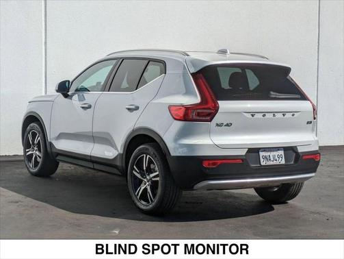 2025 Volvo XC40 B5 Core Bright Theme